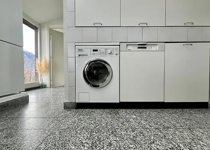 Wohnung Mit Grossartiger Seesicht Und Balkon