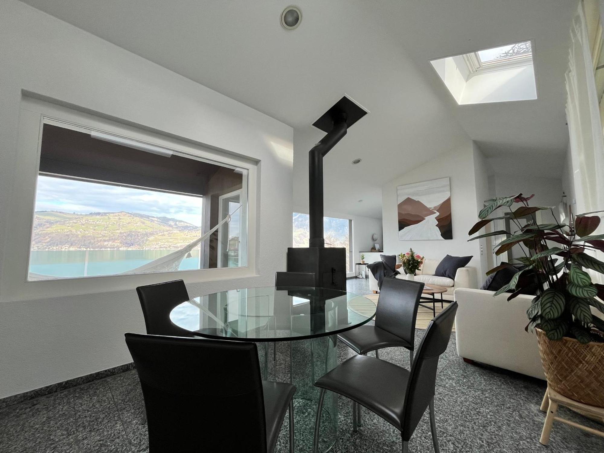 Mit Grossartiger Seesicht Und Balkon Spiez