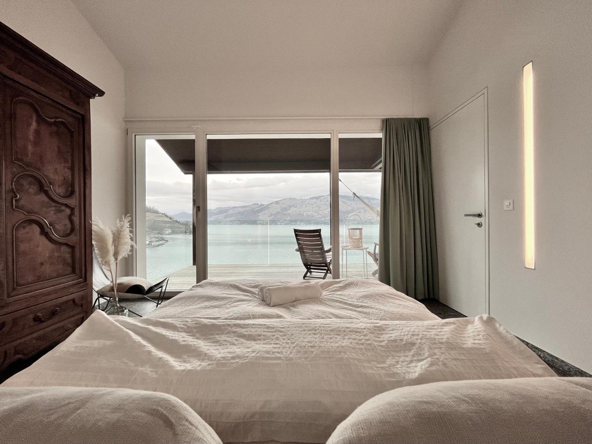 Mit Grossartiger Seesicht Und Balkon Spiez