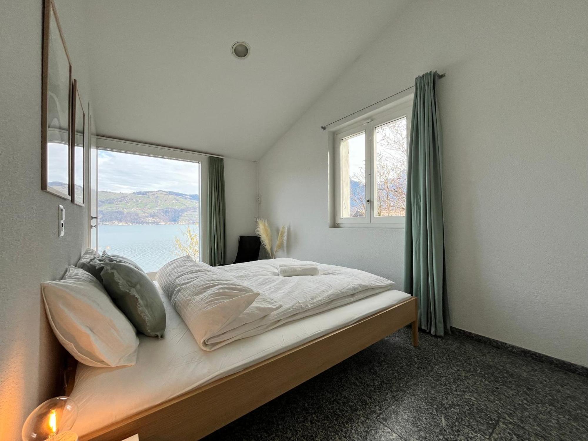 Apartment Mit Grossartiger Seesicht Und Balkon Spiez