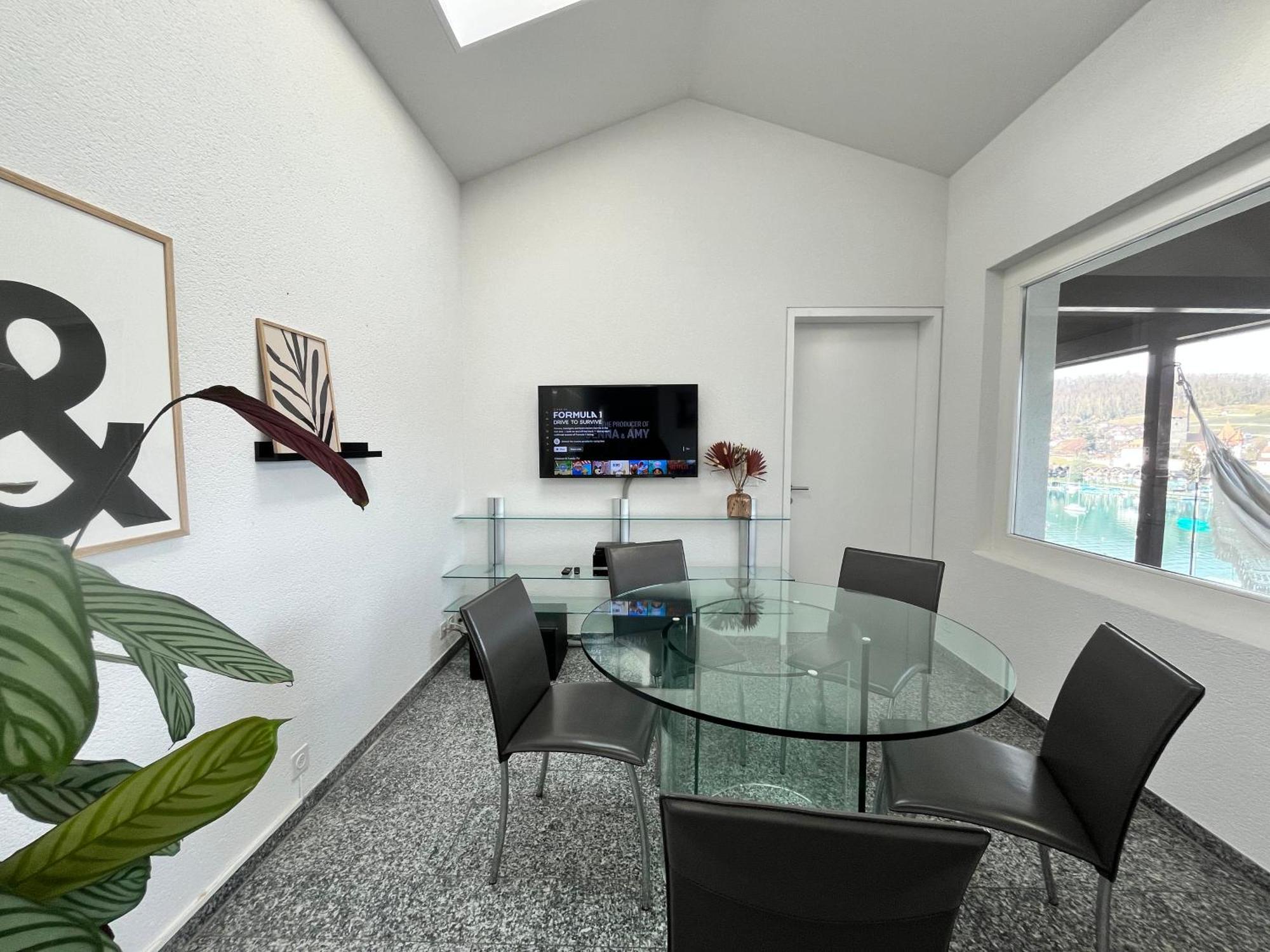Mit Grossartiger Seesicht Und Balkon Spiez