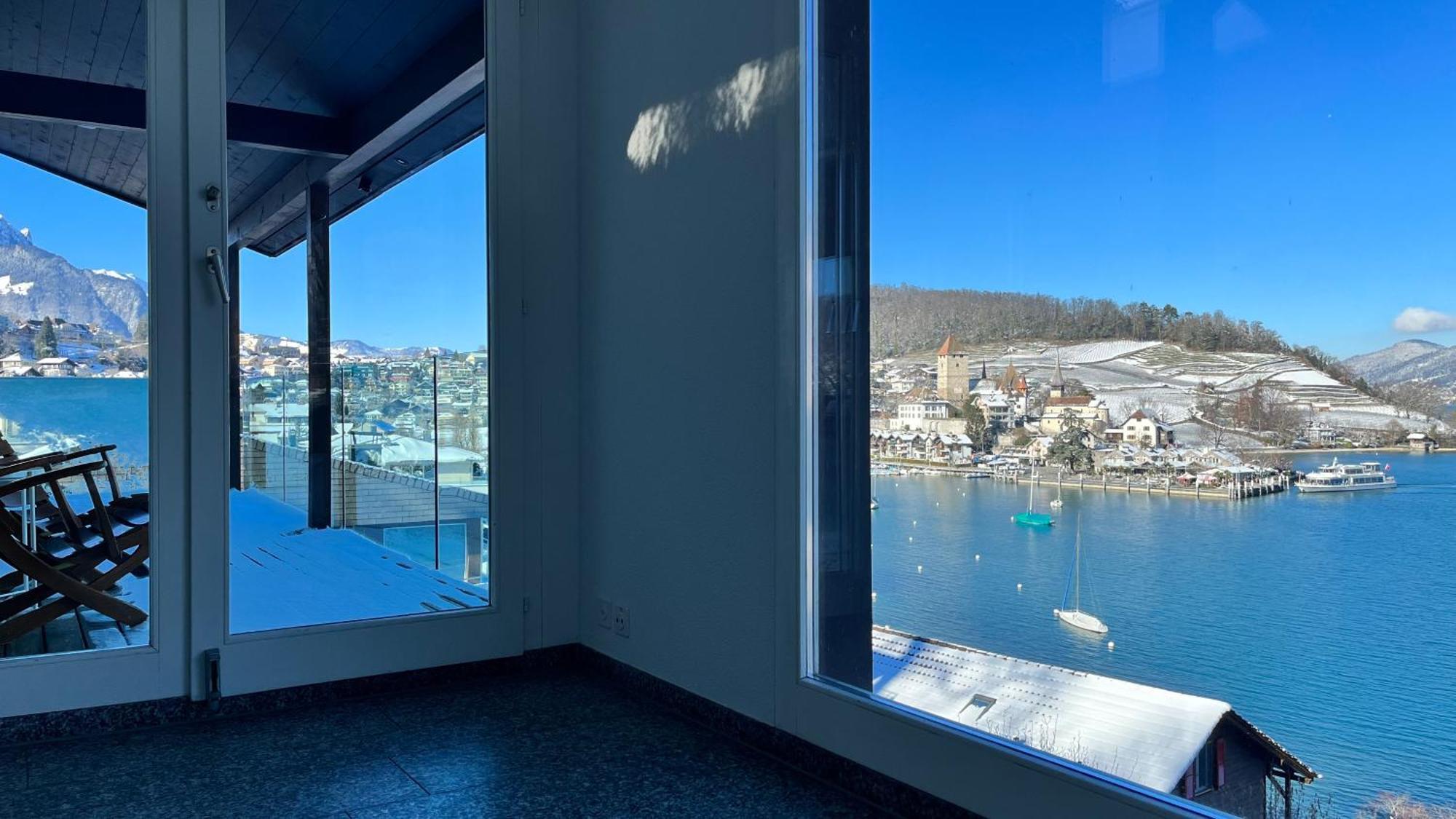 Mit Grossartiger Seesicht Und Balkon * Spiez
